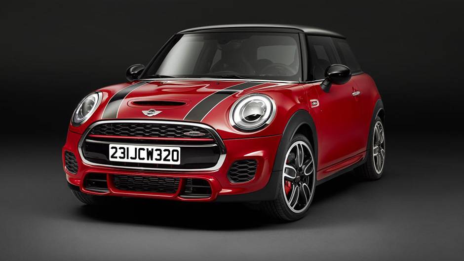 Ap&oacute;s apresentar o conceito John Cooper Works no in&iacute;cio de 2014, durante o Sal&atilde;o de Detroit, a MINI lan&ccedil;a o modelo regular na edi&ccedil;&atilde;o 2015 | <a href="https://beta-develop.quatrorodas.abril.com.br/noticias/saloes/detroit-2015/vazam-imagens-novo-mini-john-cooper-works-82001" rel="migration"></a>