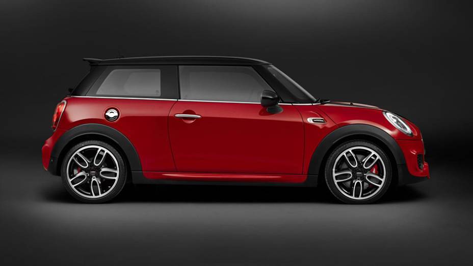 O compacto chega com um estilo ainda mais esportivo, em função das saídas de ar, faróis de LED, novos tubos de escape, bem como o emblema John Copper Works na dianteira e e no porta-malas | <a href="https://beta-develop.quatrorodas.abril.com.br/noticias/saloes/detroit-2" rel="migration"></a> O compacto chega com um estilo ainda mais esportivo, em função das saídas de ar, faróis de LED, novos tubos de escape, bem como o emblema John Copper Works na dianteira e e no porta-malas | <a href="https://beta-develop.quatrorodas.abril.com.br/noticias/saloes/detroit-2" rel="migration"></a>