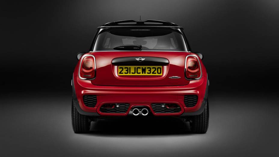 Assim, o John Cooper Works é considerado o mais potente já fabricado pela marca | <a href="https://beta-develop.quatrorodas.abril.com.br/noticias/saloes/detroit-2015/vazam-imagens-novo-mini-john-cooper-works-820017.shtml" rel="migration">Leia mais</a>