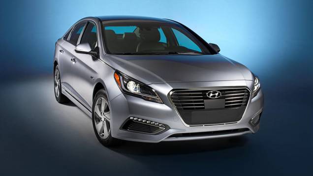 Nesta segunda-feira, a Hyundai apresentou o Sonata Plug-in Hybrid no Salão de Detroit | <a href="https://beta-develop.quatrorodas.abril.com.br/noticias/saloes/detroit-2015/hyundai-divulga-sonata-plug-in-hybrid-2015-825080.shtml" rel="migration">Leia mais</a> Nesta segunda-feira, a Hyundai apresentou o Sonata Plug-in Hybrid no Salão de Detroit | <a href="https://beta-develop.quatrorodas.abril.com.br/noticias/saloes/detroit-2015/hyundai-divulga-sonata-plug-in-hybrid-2015-825080.shtml" rel="migration">Leia mais</a>