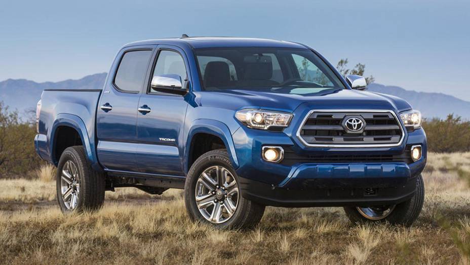 A Toyota é mais uma montadora a revelar suas novidades programadas para o Salão de Detroit. A marca japonesa apresentou nesta segunda-feira (12) a renovada picape Tacoma | <a href="https://beta-develop.quatrorodas.abril.com.br/noticias/saloes/detroit-2015/toyota-desvend" rel="migration"></a> A Toyota é mais uma montadora a revelar suas novidades programadas para o Salão de Detroit. A marca japonesa apresentou nesta segunda-feira (12) a renovada picape Tacoma | <a href="https://beta-develop.quatrorodas.abril.com.br/noticias/saloes/detroit-2015/toyota-desvend" rel="migration"></a>