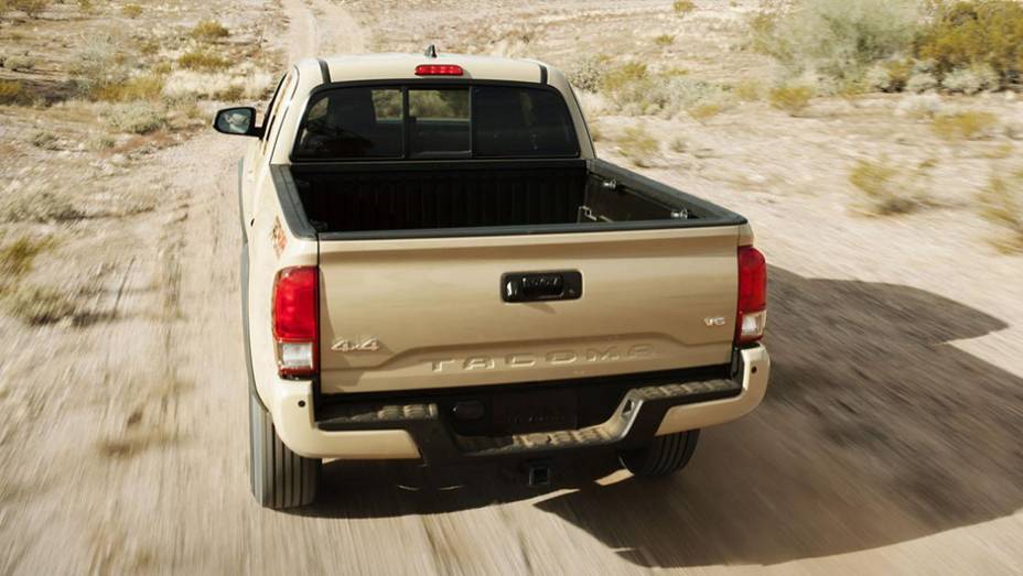 Os para-lamas são bastante encorpados e há opções de rodas de liga-leve que variam entre 16 e 18 polegadas | <a href="https://beta-develop.quatrorodas.abril.com.br/noticias/saloes/detroit-2015/toyota-desvenda-tacoma-2016-825020.shtml" rel="migration">Leia mais</a> Os para-lamas são bastante encorpados e há opções de rodas de liga-leve que variam entre 16 e 18 polegadas | <a href="https://beta-develop.quatrorodas.abril.com.br/noticias/saloes/detroit-2015/toyota-desvenda-tacoma-2016-825020.shtml" rel="migration">Leia mais</a>