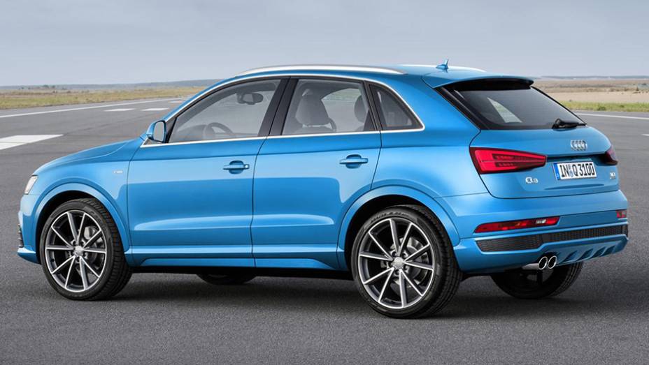 Na Europa, estarão disponíveis seis opções de blocos turbo de quatro cilindros e, para a versão de topo de linha RS Q3, o motor 2.5 turbo de cinco cilindros | <a href="https://beta-develop.quatrorodas.abril.com.br/noticias/saloes/detroit-2015/audi-promove-facelift-q3-82" rel="migration"></a> Na Europa, estarão disponíveis seis opções de blocos turbo de quatro cilindros e, para a versão de topo de linha RS Q3, o motor 2.5 turbo de cinco cilindros | <a href="https://beta-develop.quatrorodas.abril.com.br/noticias/saloes/detroit-2015/audi-promove-facelift-q3-82" rel="migration"></a>