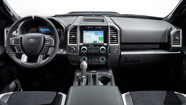 De acordo com a Ford, a picape F-150 Raptor, cujos preços não foram definidos, deve chegar ao mercado apenas em 2016 | <a href="https://beta-develop.quatrorodas.abril.com.br/noticias/saloes/detroit-2015/ford-revela-picape-f-150-raptor-2017-825040.shtml" rel="migration">Leia mais</a> De acordo com a Ford, a picape F-150 Raptor, cujos preços não foram definidos, deve chegar ao mercado apenas em 2016 | <a href="https://beta-develop.quatrorodas.abril.com.br/noticias/saloes/detroit-2015/ford-revela-picape-f-150-raptor-2017-825040.shtml" rel="migration">Leia mais</a>