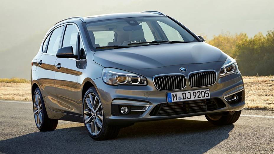 BMW Série 2 Active Tourer | <a href="https://beta-develop.quatrorodas.abril.com.br/noticias/mercado/finalistas-2015-premio-carro-mundial-ano-sao-revelados-834088.shtml" rel="migration">Leia mais</a>