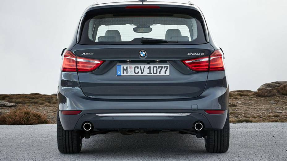 As outras tr&ecirc;s s&atilde;o movidas a diesel: 216d, 218d e 220d xDrive, esta &uacute;ltima com tra&ccedil;&atilde;o integral | <a href="https://beta-develop.quatrorodas.abril.com.br/noticias/saloes/genebra-2015/bmw-serie-2-gran-tourer-apresentado-834700.shtml" rel="migration">Leia mais</a>