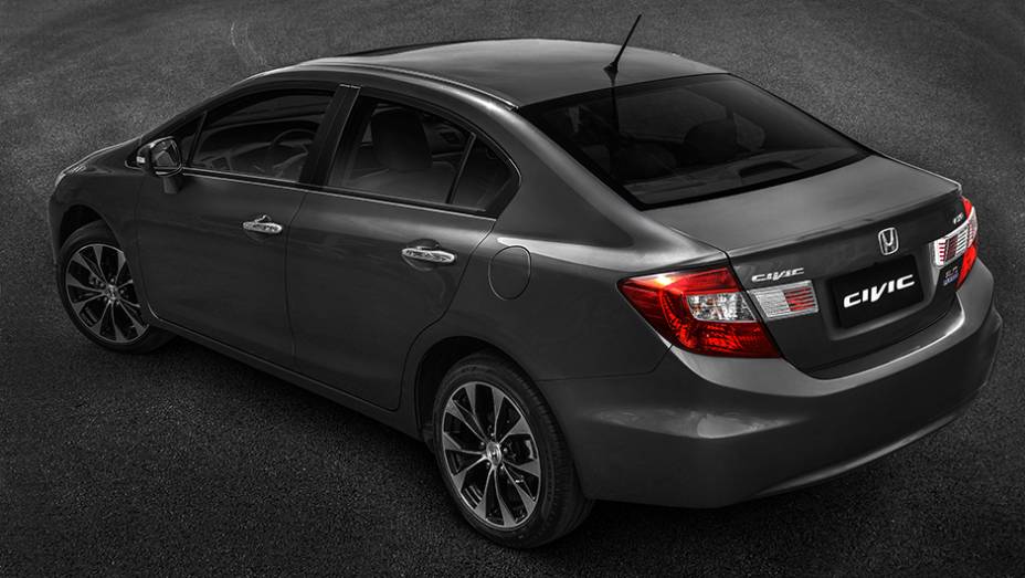... airbags laterais e de cortina e c&acirc;mera de r&eacute; com tr&ecirc;s modos de vis&atilde;o (normal, campo ampliado e de cima para baixo) | <a href="https://beta-develop.quatrorodas.abril.com.br/noticias/fabricantes/honda-lanca-linha-2016-civic-r-70-900-835240.shtml" rel="migration">Leia mais</a>