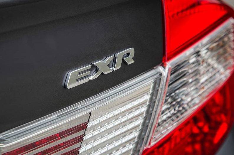 No caso da LXR e da EXR, s&oacute; est&aacute; dispon&iacute;vel o c&acirc;mbio autom&aacute;tico de cinco velocidades | <a href="https://beta-develop.quatrorodas.abril.com.br/noticias/fabricantes/honda-lanca-linha-2016-civic-r-70-900-835240.shtml" rel="migration">Leia mais</a>
