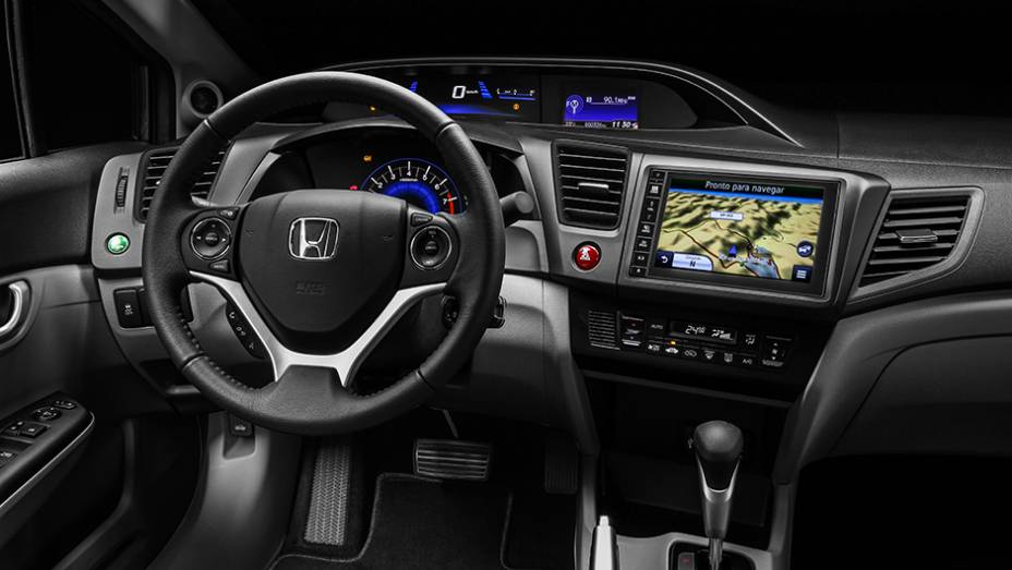 Destaque ainda para o sistema multimídia com tela escamoteável de sete polegadas e entrada HDMI | <a href="https://beta-develop.quatrorodas.abril.com.br/noticias/fabricantes/honda-lanca-linha-2016-civic-r-70-900-835240.shtml" rel="migration">Leia mais</a> Destaque ainda para o sistema multimídia com tela escamoteável de sete polegadas e entrada HDMI | <a href="https://beta-develop.quatrorodas.abril.com.br/noticias/fabricantes/honda-lanca-linha-2016-civic-r-70-900-835240.shtml" rel="migration">Leia mais</a>