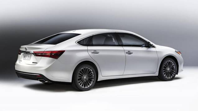 O sedã tem mais inserções cromadas, lanternas de LED... | <a href="https://beta-develop.quatrorodas.abril.com.br/noticias/fabricantes/toyota-avalon-recebe-facelift-836220.shtml" rel="migration">Leia mais</a> O sedã tem mais inserções cromadas, lanternas de LED... | <a href="https://beta-develop.quatrorodas.abril.com.br/noticias/fabricantes/toyota-avalon-recebe-facelift-836220.shtml" rel="migration">Leia mais</a>