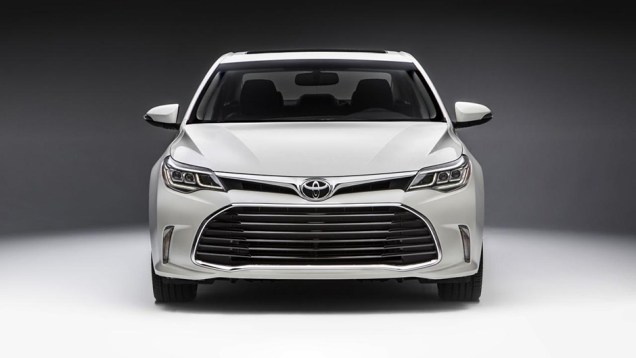 ... grades dianteiras redesenhadas, novas luzes sinalizadoras de dire&ccedil;&atilde;o, entre outros itens | <a href="https://beta-develop.quatrorodas.abril.com.br/noticias/fabricantes/toyota-avalon-recebe-facelift-836220.shtml" rel="migration">Leia mais</a>
