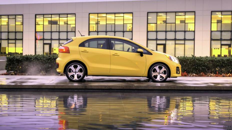 O modelo agora segue o mesmo padrão implantado pela Kia em sua versão europeia | <a href="https://beta-develop.quatrorodas.abril.com.br/noticias/fabricantes/kia-rio-rejuvenescido-mostrado-chicago-836142.shtml" rel="migration">Leia mais</a> O modelo agora segue o mesmo padrão implantado pela Kia em sua versão europeia | <a href="https://beta-develop.quatrorodas.abril.com.br/noticias/fabricantes/kia-rio-rejuvenescido-mostrado-chicago-836142.shtml" rel="migration">Leia mais</a>