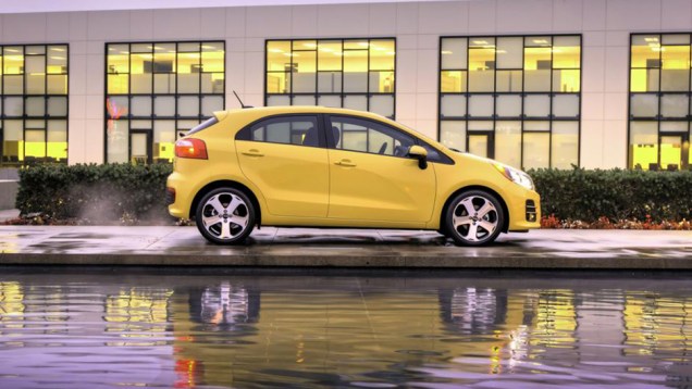 O modelo agora segue o mesmo padrão implantado pela Kia em sua versão europeia | <a href="https://beta-develop.quatrorodas.abril.com.br/noticias/fabricantes/kia-rio-rejuvenescido-mostrado-chicago-836142.shtml" rel="migration">Leia mais</a> O modelo agora segue o mesmo padrão implantado pela Kia em sua versão europeia | <a href="https://beta-develop.quatrorodas.abril.com.br/noticias/fabricantes/kia-rio-rejuvenescido-mostrado-chicago-836142.shtml" rel="migration">Leia mais</a>