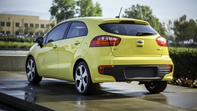 Uma das novidades é a adição de duas cores de carroceria, azul e amarelo (foto) | <a href="https://beta-develop.quatrorodas.abril.com.br/noticias/fabricantes/kia-rio-rejuvenescido-mostrado-chicago-836142.shtml" rel="migration">Leia mais</a> Uma das novidades é a adição de duas cores de carroceria, azul e amarelo (foto) | <a href="https://beta-develop.quatrorodas.abril.com.br/noticias/fabricantes/kia-rio-rejuvenescido-mostrado-chicago-836142.shtml" rel="migration">Leia mais</a>