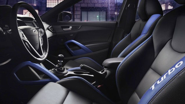 A série especial conta com bloco 1.6 turbo, de 201 cv | <a href="https://beta-develop.quatrorodas.abril.com.br/noticias/fabricantes/hyundai-veloster-ganha-edicao-rally-836420.shtml" rel="migration">Leia mais</a> A série especial conta com bloco 1.6 turbo, de 201 cv | <a href="https://beta-develop.quatrorodas.abril.com.br/noticias/fabricantes/hyundai-veloster-ganha-edicao-rally-836420.shtml" rel="migration">Leia mais</a>