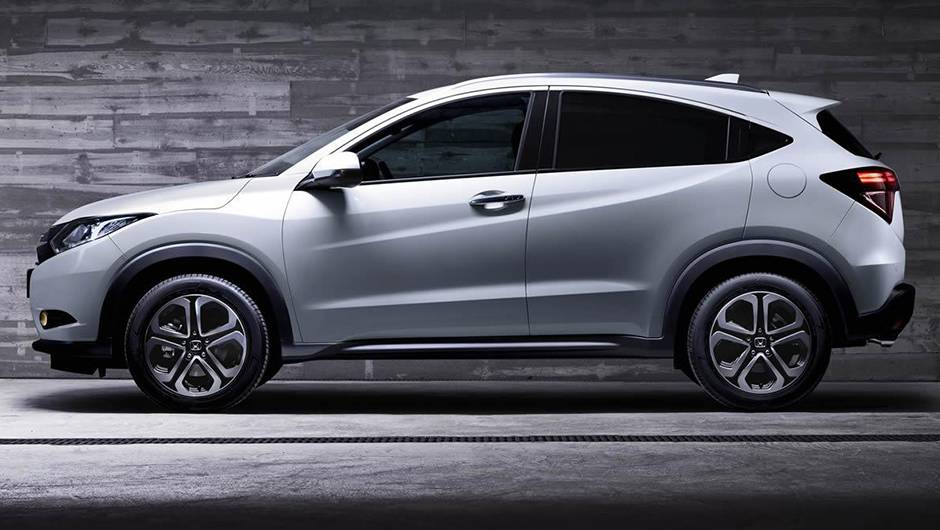 Ambas contam com câmbio manual de seis marchas, mas, no caso do modelo com bloco a gasolina, há opção de transmissão CVT | <a href="https://beta-develop.quatrorodas.abril.com.br/noticias/saloes/genebra-2015/honda-apresenta-versao-europeia-hr-v-837303.shtml" rel="migration">Leia mais</a> Ambas contam com câmbio manual de seis marchas, mas, no caso do modelo com bloco a gasolina, há opção de transmissão CVT | <a href="https://beta-develop.quatrorodas.abril.com.br/noticias/saloes/genebra-2015/honda-apresenta-versao-europeia-hr-v-837303.shtml" rel="migration">Leia mais</a>
