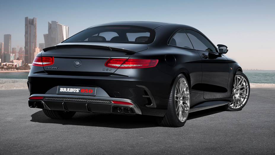 Com todas as altera&ccedil;&otilde;es, a pot&ecirc;ncia salta a 838 cv, e o torque, a 147,9 mkgf | <a href="https://beta-develop.quatrorodas.abril.com.br/noticias/saloes/genebra-2015/brabus-850-biturbo-coupe-revelado-839522.shtml" rel="migration">Leia mais</a>
