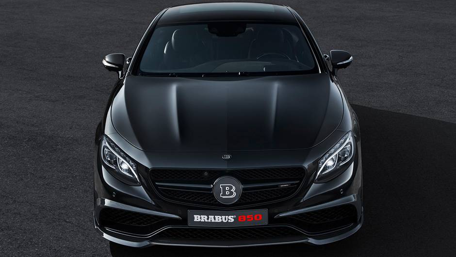 Em termos de performance, o Brabus 850 vai de 0 a 100 km/h em 3,5 segundos, batendo a velocidade m&aacute;xima de 350 km/h | <a href="https://beta-develop.quatrorodas.abril.com.br/noticias/saloes/genebra-2015/brabus-850-biturbo-coupe-revelado-839522.shtml" rel="migration">Leia mais</a>