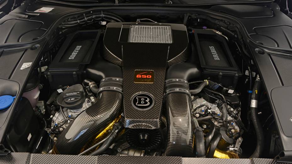 Mas as grandes modifica&ccedil;&otilde;es est&atilde;o mesmo no motor, que teve sua capacidade ampliada e recebeu turbos com compressor maior | <a href="https://beta-develop.quatrorodas.abril.com.br/noticias/saloes/genebra-2015/brabus-850-biturbo-coupe-revelado-839522.shtml" rel="migration">Leia mais</a>