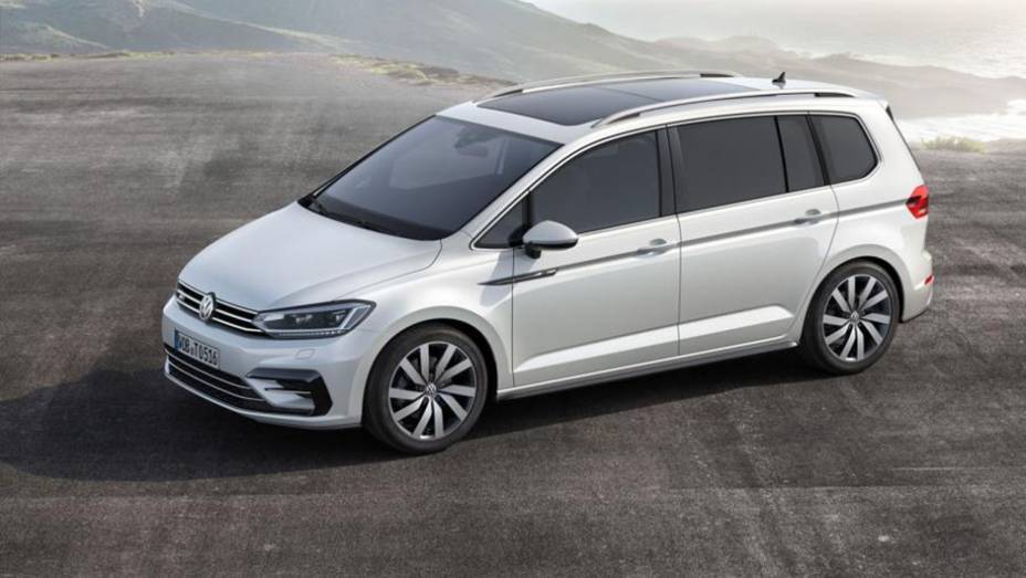 O monovolume agora é feito sobre a plataforma MQB, que possibilita a redução do peso do modelo em 62 kg | <a href="https://beta-develop.quatrorodas.abril.com.br/noticias/saloes/genebra-2015/volkswagen-revela-nova-geracao-touran-840323.shtml" target="_blank" rel="migration">Leia mais</a>