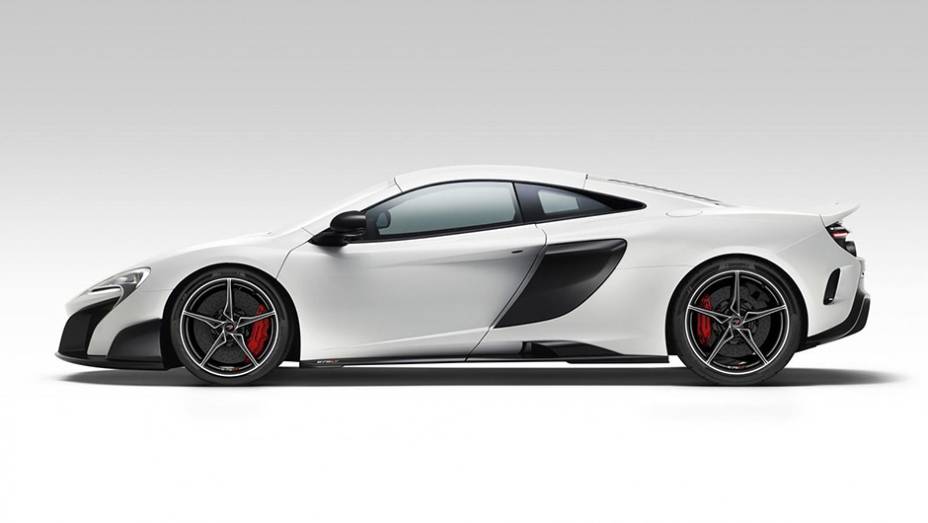 Assim, a redu&ccedil;&atilde;o de peso fica em 100 kg, de modo que o valor final fique em 1.230 kg | <a href="https://beta-develop.quatrorodas.abril.com.br/noticias/saloes/genebra-2015/mclaren-apresenta-675lt-840821.shtml" rel="migration">Leia mais</a>