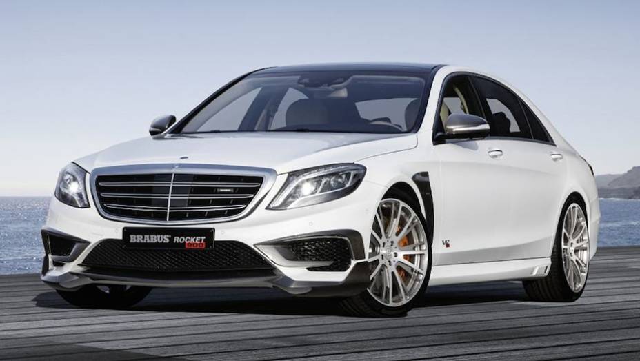 Refinamento e muitos cavalos: esse é o Brabus Rocket 900, baseado no Mercedes-Benz Classe S | <a href="https://beta-develop.quatrorodas.abril.com.br/noticias/saloes/genebra-2015/brabus-exibe-classe-s-rocket-900-841942.shtml" rel="migration">Leia mais</a>