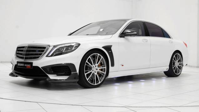 Na prática, as modificações fazem com que a velocidade máxima chegue a 350 km/h | <a href="https://beta-develop.quatrorodas.abril.com.br/noticias/saloes/genebra-2015/brabus-exibe-classe-s-rocket-900-841942.shtml" rel="migration">Leia mais</a> Na prática, as modificações fazem com que a velocidade máxima chegue a 350 km/h | <a href="https://beta-develop.quatrorodas.abril.com.br/noticias/saloes/genebra-2015/brabus-exibe-classe-s-rocket-900-841942.shtml" rel="migration">Leia mais</a>