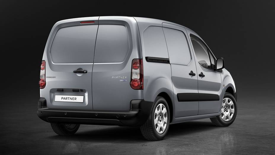 O Partner agora passa a contar com o bloco 1.6 BlueHDi, a diesel, em tr&ecirc;s configura&ccedil;&otilde;es de pot&ecirc;ncia: 74, 99 e 118 cavalos | <a href="https://beta-develop.quatrorodas.abril.com.br/noticias/saloes/genebra-2015/peugeot-renova-partner-genebra-841623.shtml" rel="migration">Leia mais</a>