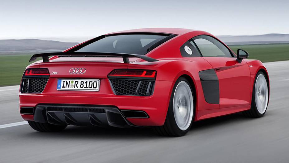 Na versão V10 Plus, há um ganho sensível de potência, totalizando 610 cv | <a href="https://beta-develop.quatrorodas.abril.com.br/noticias/saloes/genebra-2015/audi-revela-oficialmente-nova-geracao-esportivo-r8-841481.shtml" rel="migration">Leia mais</a> Na versão V10 Plus, há um ganho sensível de potência, totalizando 610 cv | <a href="https://beta-develop.quatrorodas.abril.com.br/noticias/saloes/genebra-2015/audi-revela-oficialmente-nova-geracao-esportivo-r8-841481.shtml" rel="migration">Leia mais</a>