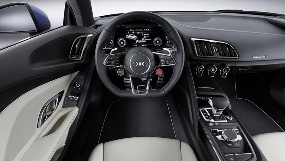 Todo o interior foi remodelado com instrumentos digitais, controles no volante e o sistema de informação e entretenimento no painel com tela de 12.3 polegadas | <a href="https://beta-develop.quatrorodas.abril.com.br/noticias/saloes/genebra-2015/audi-revela-oficialmente-" rel="migration"></a> Todo o interior foi remodelado com instrumentos digitais, controles no volante e o sistema de informação e entretenimento no painel com tela de 12.3 polegadas | <a href="https://beta-develop.quatrorodas.abril.com.br/noticias/saloes/genebra-2015/audi-revela-oficialmente-" rel="migration"></a>