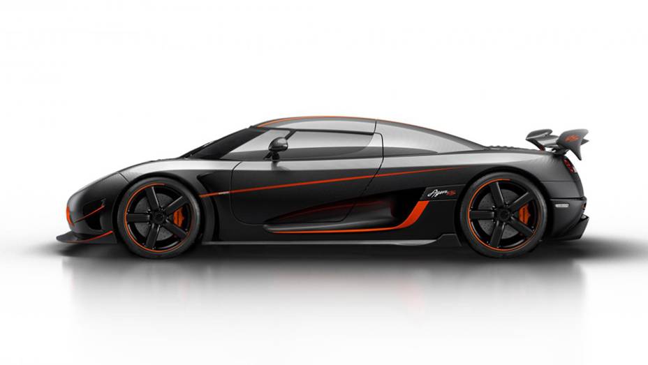 São novas saias laterais, splitter dianteiro, spoiler traseiro dinamicamente ativo... | <a href="https://beta-develop.quatrorodas.abril.com.br/noticias/saloes/genebra-2015/koenigsegg-agera-rs-surge-1-160-cv-842887.shtml" rel="migration">Leia mais</a>