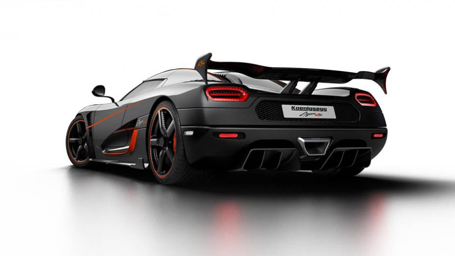 O motor que empurra o supercarro &eacute; o j&aacute; conhecido 5.0 V8, reconfigurado para 1.160 cv | <a href="https://beta-develop.quatrorodas.abril.com.br/noticias/saloes/genebra-2015/koenigsegg-agera-rs-surge-1-160-cv-842887.shtml" rel="migration">Leia mais</a>