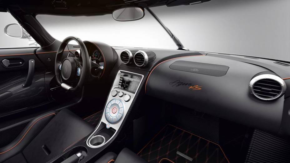 Apesar de ter sido pensado para as pistas, o modelo está liberado para utilização nas ruas | <a href="https://beta-develop.quatrorodas.abril.com.br/noticias/saloes/genebra-2015/koenigsegg-agera-rs-surge-1-160-cv-842887.shtml" rel="migration">Leia mais</a> Apesar de ter sido pensado para as pistas, o modelo está liberado para utilização nas ruas | <a href="https://beta-develop.quatrorodas.abril.com.br/noticias/saloes/genebra-2015/koenigsegg-agera-rs-surge-1-160-cv-842887.shtml" rel="migration">Leia mais</a>