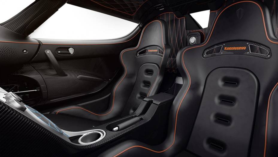 Segundo a marca, essa proposta "leva o Agera a novos n&iacute;veis de performance, mantendo as funcionalidades das antigas vers&otilde;es R e S" | <a href="https://beta-develop.quatrorodas.abril.com.br/noticias/saloes/genebra-2015/koenigsegg-agera-rs-surge-1-160-cv-842887.shtml" rel="migration">Leia</a>