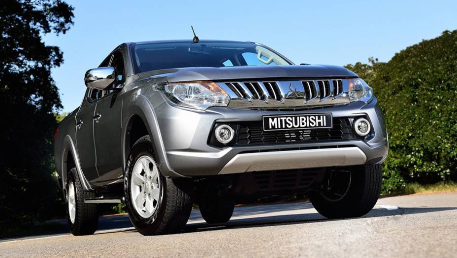 A nova geração do Mitsubishi L200 chegará às concessionárias europeias no segundo trimestre de 2015 | <a href="https://beta-develop.quatrorodas.abril.com.br/noticias/saloes/genebra-2015/mitsubishi-mostra-nova-geracao-l200-843322.shtml" rel="migration">Leia mais</a>