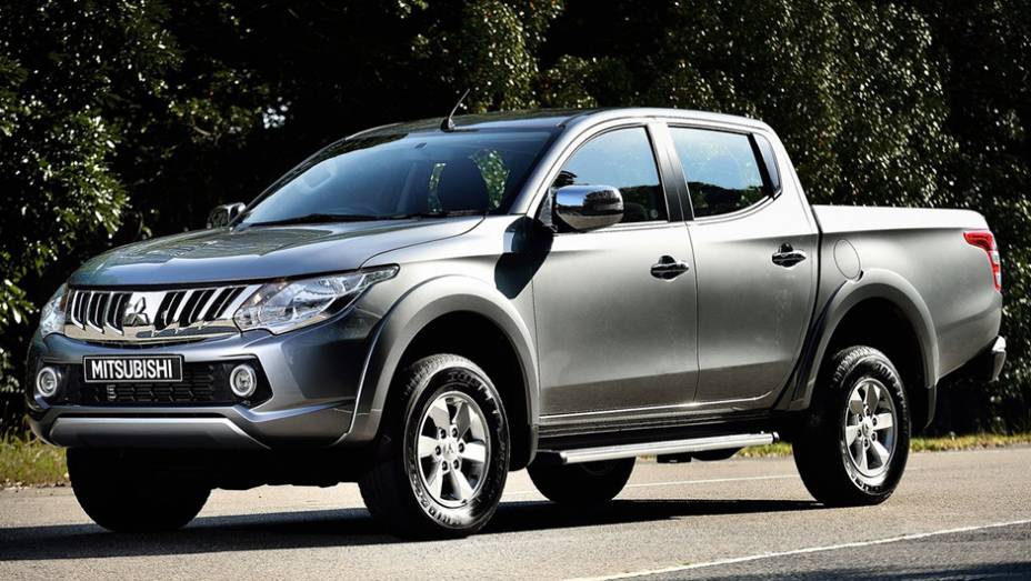 Na frente, a grade é totalmente nova, com detalhes cromados, assim como são novos os faróis | <a href="https://beta-develop.quatrorodas.abril.com.br/noticias/saloes/genebra-2015/mitsubishi-mostra-nova-geracao-l200-843322.shtml" rel="migration">Leia mais</a> Na frente, a grade é totalmente nova, com detalhes cromados, assim como são novos os faróis | <a href="https://beta-develop.quatrorodas.abril.com.br/noticias/saloes/genebra-2015/mitsubishi-mostra-nova-geracao-l200-843322.shtml" rel="migration">Leia mais</a>