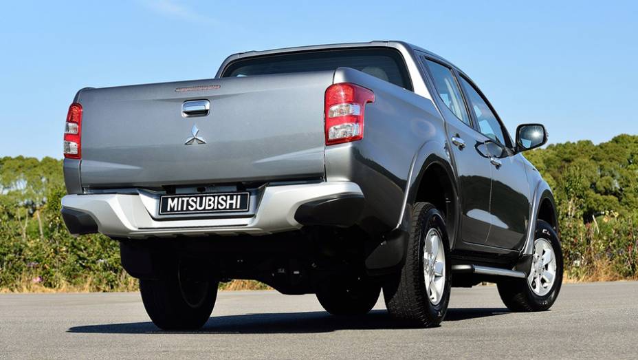 Também diminuiu o coeficiente de arrasto em relação à antiga geração (agora, é de 0,40) | <a href="https://beta-develop.quatrorodas.abril.com.br/noticias/saloes/genebra-2015/mitsubishi-mostra-nova-geracao-l200-843322.shtml" rel="migration">Leia mais</a> Também diminuiu o coeficiente de arrasto em relação à antiga geração (agora, é de 0,40) | <a href="https://beta-develop.quatrorodas.abril.com.br/noticias/saloes/genebra-2015/mitsubishi-mostra-nova-geracao-l200-843322.shtml" rel="migration">Leia mais</a>