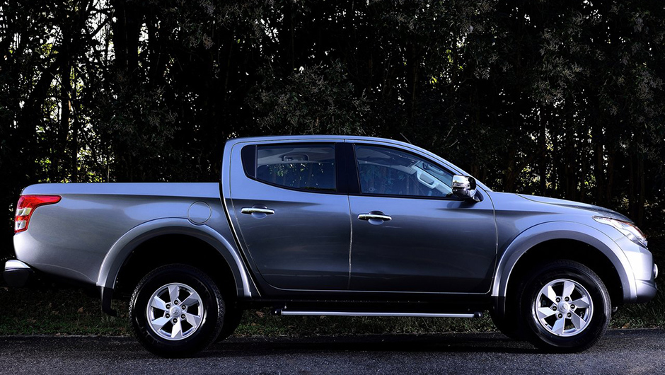 O motor que equipa a nova L200 &eacute; o 2.4 MIVEC turbodiesel, com duas configura&ccedil;&otilde;es: de 152 cavalos de pot&ecirc;ncia e 38,75 mkgf de torque e de 178 cv e 43,85 mkgf | <a href="https://beta-develop.quatrorodas.abril.com.br/noticias/saloes/genebra-2015/mitsubishi-mostra-nova-gera" rel="migration"></a>