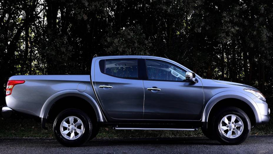 O motor que equipa a nova L200 &eacute; o 2.4 MIVEC turbodiesel, com duas configura&ccedil;&otilde;es: de 152 cavalos de pot&ecirc;ncia e 38,75 mkgf de torque e de 178 cv e 43,85 mkgf | <a href="https://beta-develop.quatrorodas.abril.com.br/noticias/saloes/genebra-2015/mitsubishi-mostra-nova-gera" rel="migration"></a>
