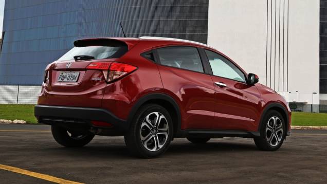 Apenas a versão de entrada LX traz câmbio manual, de seis velocidades. A própria LX, a EX e a EXL recebem transmissão CVT de sete velocidades | <a href="https://beta-develop.quatrorodas.abril.com.br/noticias/fabricantes/honda-lanca-hr-v-brasil-846243.shtml" rel="migration">Leia mais</a> Apenas a versão de entrada LX traz câmbio manual, de seis velocidades. A própria LX, a EX e a EXL recebem transmissão CVT de sete velocidades | <a href="https://beta-develop.quatrorodas.abril.com.br/noticias/fabricantes/honda-lanca-hr-v-brasil-846243.shtml" rel="migration">Leia mais</a>