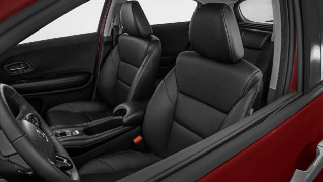 A esportividade também está presente na cabine, cujo console elevado e os ajustes de altura da coluna de direção, assim como do banco do motorista | <a href="https://beta-develop.quatrorodas.abril.com.br/noticias/fabricantes/honda-lanca-hr-v-brasil-846243.shtml" rel="migration">Leia mai</a> A esportividade também está presente na cabine, cujo console elevado e os ajustes de altura da coluna de direção, assim como do banco do motorista | <a href="https://beta-develop.quatrorodas.abril.com.br/noticias/fabricantes/honda-lanca-hr-v-brasil-846243.shtml" rel="migration">Leia mai</a>
