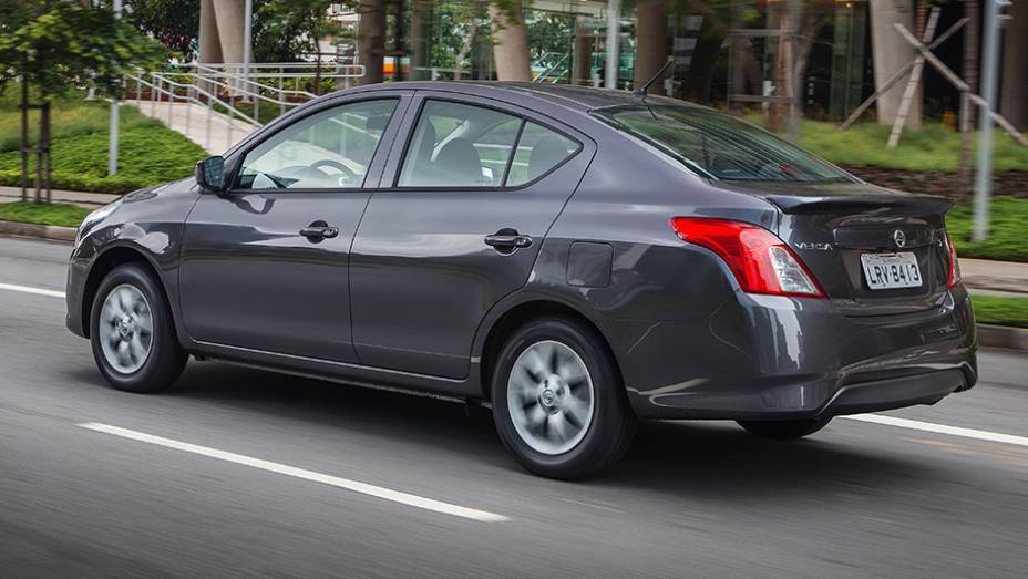 A projeção da marca indica que as versões 1.0 e 1.0 S do Novo Versa totalizarão 20% das vendas do modelo | <a href="https://beta-develop.quatrorodas.abril.com.br/noticias/fabricantes/nissan-new-versa-chega-lojas-dia-23-848082.shtml" rel="migration">Leia mais</a>