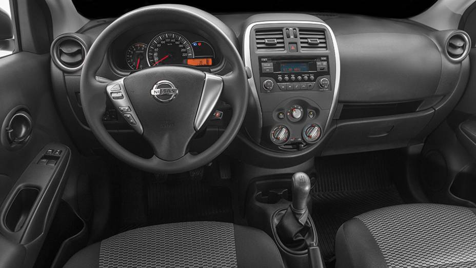 Direção elétrica e ar-condicionado são itens de série em todas as versões | <a href="https://beta-develop.quatrorodas.abril.com.br/noticias/fabricantes/nissan-new-versa-chega-lojas-dia-23-848082.shtml" rel="migration">Leia mais</a>