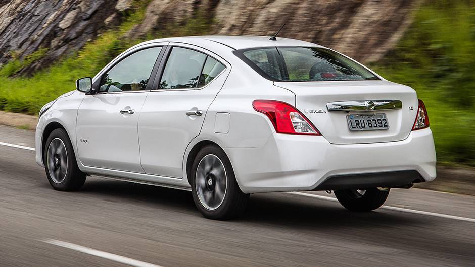 Ela &eacute; equipada com o motor 1.6 de quatro cilindros que entrega 111 cavalos | <a href="https://beta-develop.quatrorodas.abril.com.br/noticias/fabricantes/nissan-new-versa-chega-lojas-dia-23-848082.shtml" rel="migration">Leia mais</a>