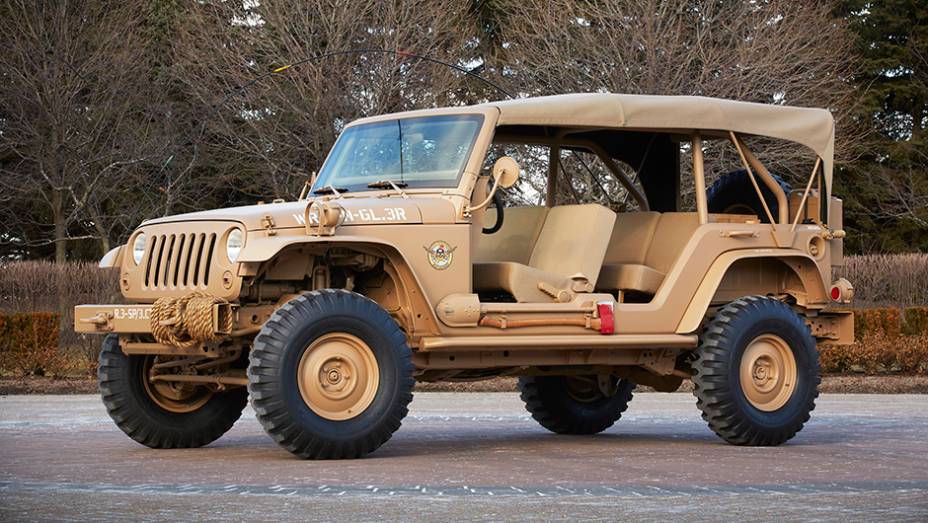 Outro que toma como base o Wrangler &eacute; o Staff Car, com perfil mais de "carro militar" | <a href="https://beta-develop.quatrorodas.abril.com.br/noticias/fabricantes/jeep-mostra-conceituais-evento-pascoa-849122.shtml" rel="migration">Leia mais</a>