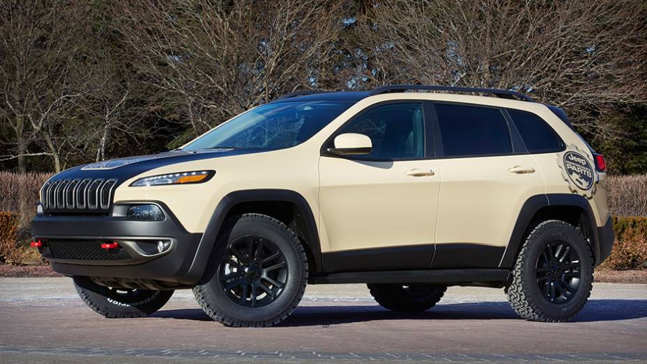 O esteticamente polêmico Cherokee chega com a versão Canyon Trail | <a href="https://beta-develop.quatrorodas.abril.com.br/noticias/fabricantes/jeep-mostra-conceituais-evento-pascoa-849122.shtml" rel="migration">Leia mais</a> O esteticamente polêmico Cherokee chega com a versão Canyon Trail | <a href="https://beta-develop.quatrorodas.abril.com.br/noticias/fabricantes/jeep-mostra-conceituais-evento-pascoa-849122.shtml" rel="migration">Leia mais</a>