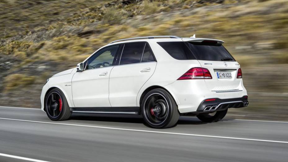 Na traseira, o visual foi apenas sutilmente atualizado, mas est&atilde;o presentes lanternas de LED | <a href="https://beta-develop.quatrorodas.abril.com.br/noticias/saloes/new-york-2015/mercedes-benz-revela-gle-2016-851477.shtml" rel="migration">Leia mais</a>