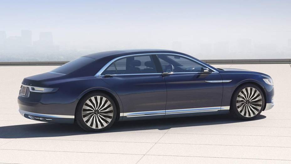 O Continental Concept é equipado com motor EcoBoost 3.0 V6 | <a href="https://beta-develop.quatrorodas.abril.com.br/noticias/saloes/new-york-2015/lincoln-ressuscita-nome-continental-carro-conceito-851946.shtml" rel="migration">Leia mais</a>