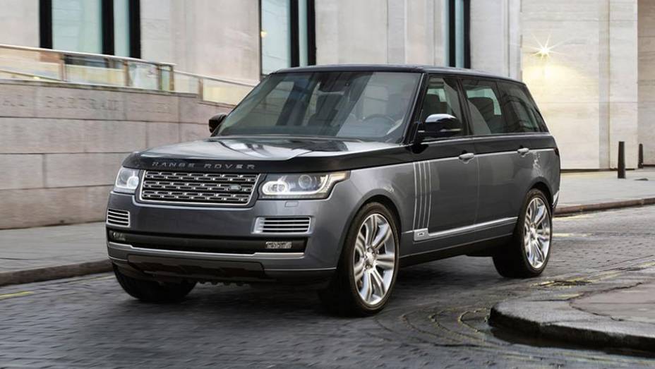 Ele é um luxo! O Range Rover SVAutobiography tem como destaques externos a grade frontal cromada e polida... | <a href="https://beta-develop.quatrorodas.abril.com.br/noticias/saloes/new-york-2015/range-rover-svautobiography-revelado-851965.shtml" rel="migration">Leia mais</a>