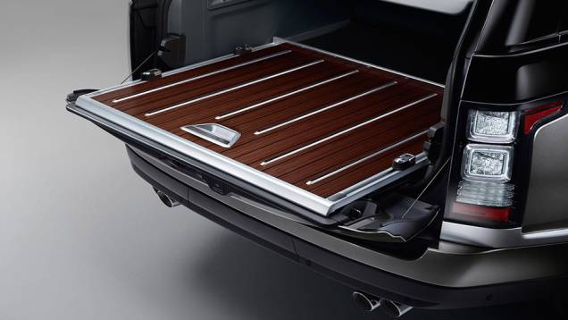 A parte inferior do porta-malas pode ser removida | <a href="https://beta-develop.quatrorodas.abril.com.br/noticias/saloes/new-york-2015/range-rover-svautobiography-revelado-851965.shtml" rel="migration">Leia mais</a> A parte inferior do porta-malas pode ser removida | <a href="https://beta-develop.quatrorodas.abril.com.br/noticias/saloes/new-york-2015/range-rover-svautobiography-revelado-851965.shtml" rel="migration">Leia mais</a>